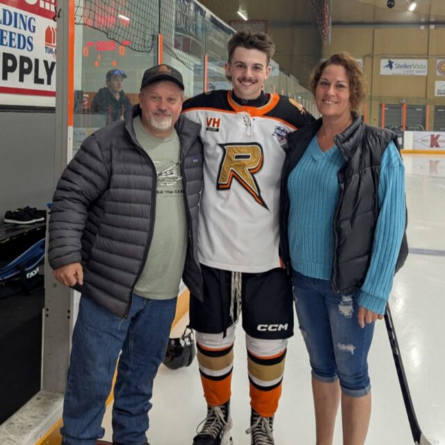 Billet families are the backbone of any successful junior team. This night's billet shout out goes to Matt and Rebecca Brunham - billet parents to #24 Riley Mellis.
Thank you as well to tonight's super sponsor Castlegar Safeway!