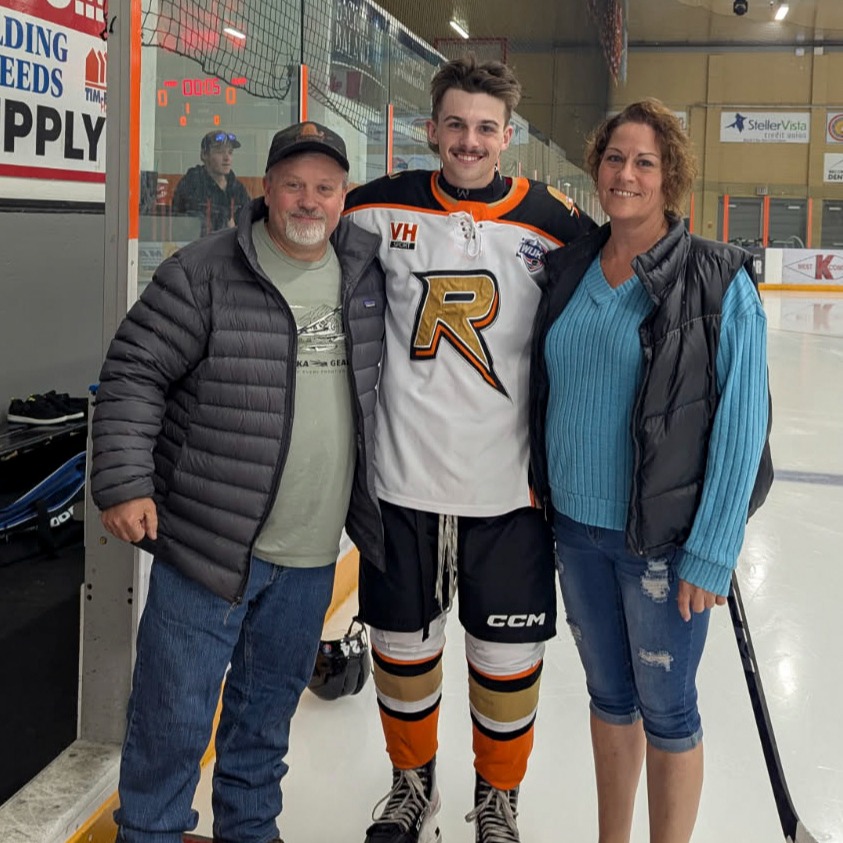 Billet families are the backbone of any successful junior team. This night's billet shout out goes to Matt and Rebecca Brunham - billet parents to #24 Riley Mellis.
Thank you as well to tonight's super sponsor Castlegar Safeway!